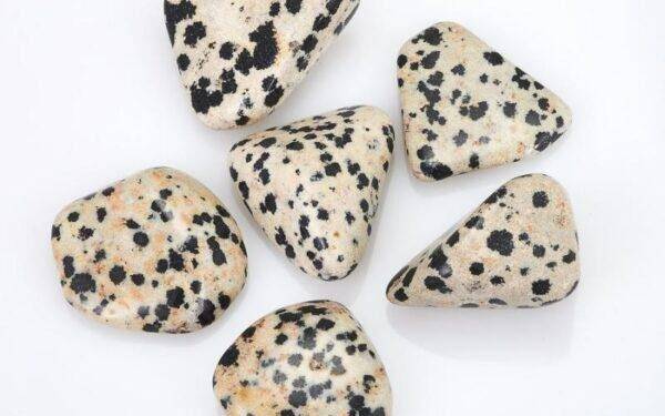 Далматинская яшма: значения, полезные свойства камня описание