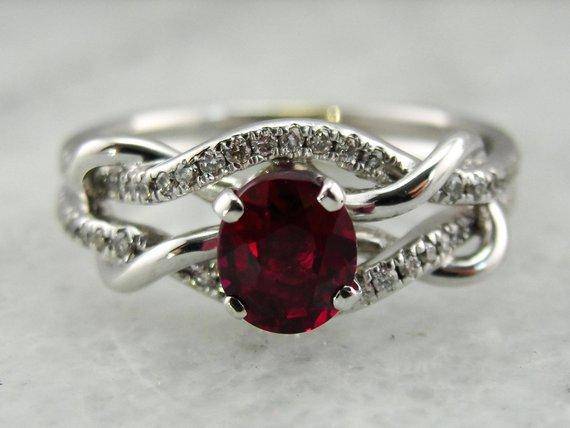 Как выбрать свадебное кольцо с рубином, советы экспертов, секреты выбора